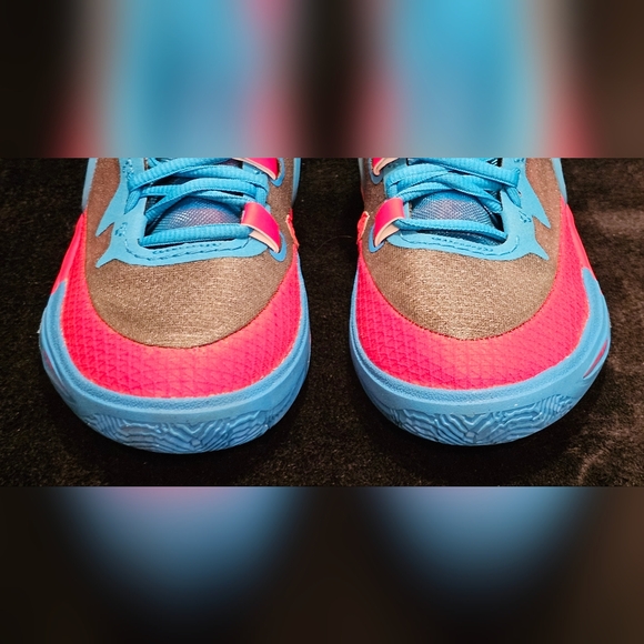 Nike Kyrie 5Y Vibrant Blue and Red Sneakers - Picture 4 of 8